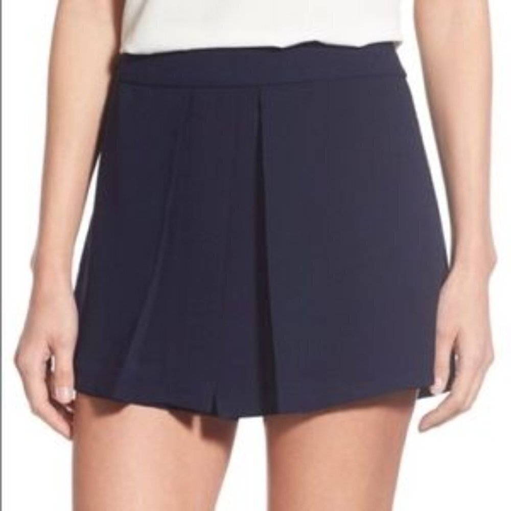 Cupcakes & Cashmere Navy Blue Pleated Shorts/Skort Size 4